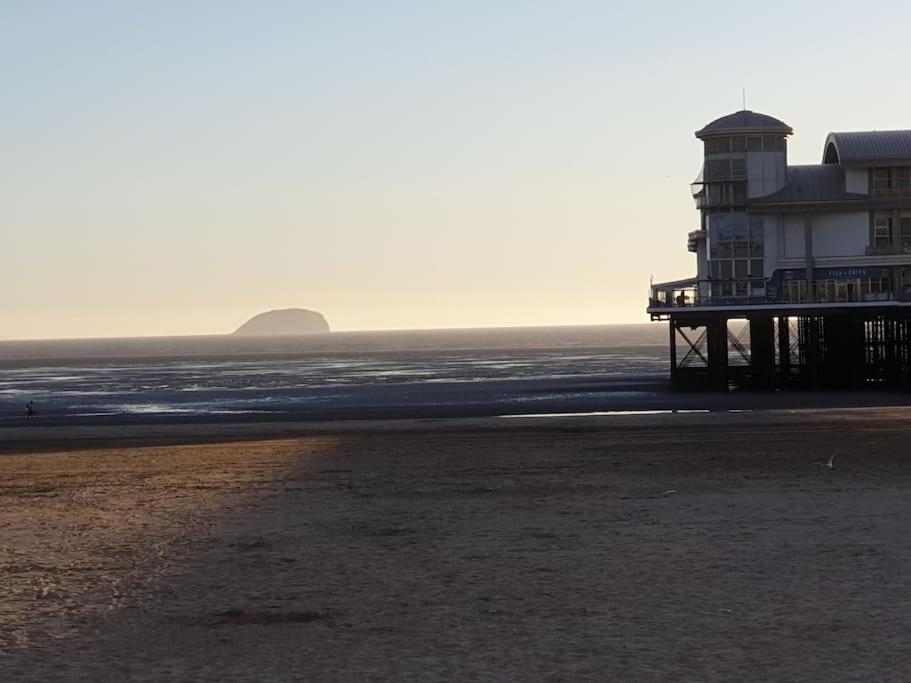 Modern Apartment With Stunning Sea View Weston-super-Mare Eksteriør bilde